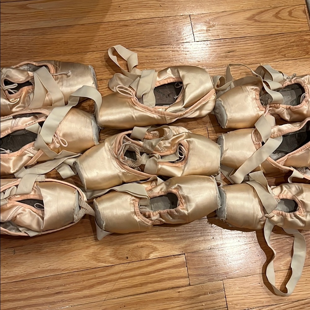 9 pairs of used pointe shoes